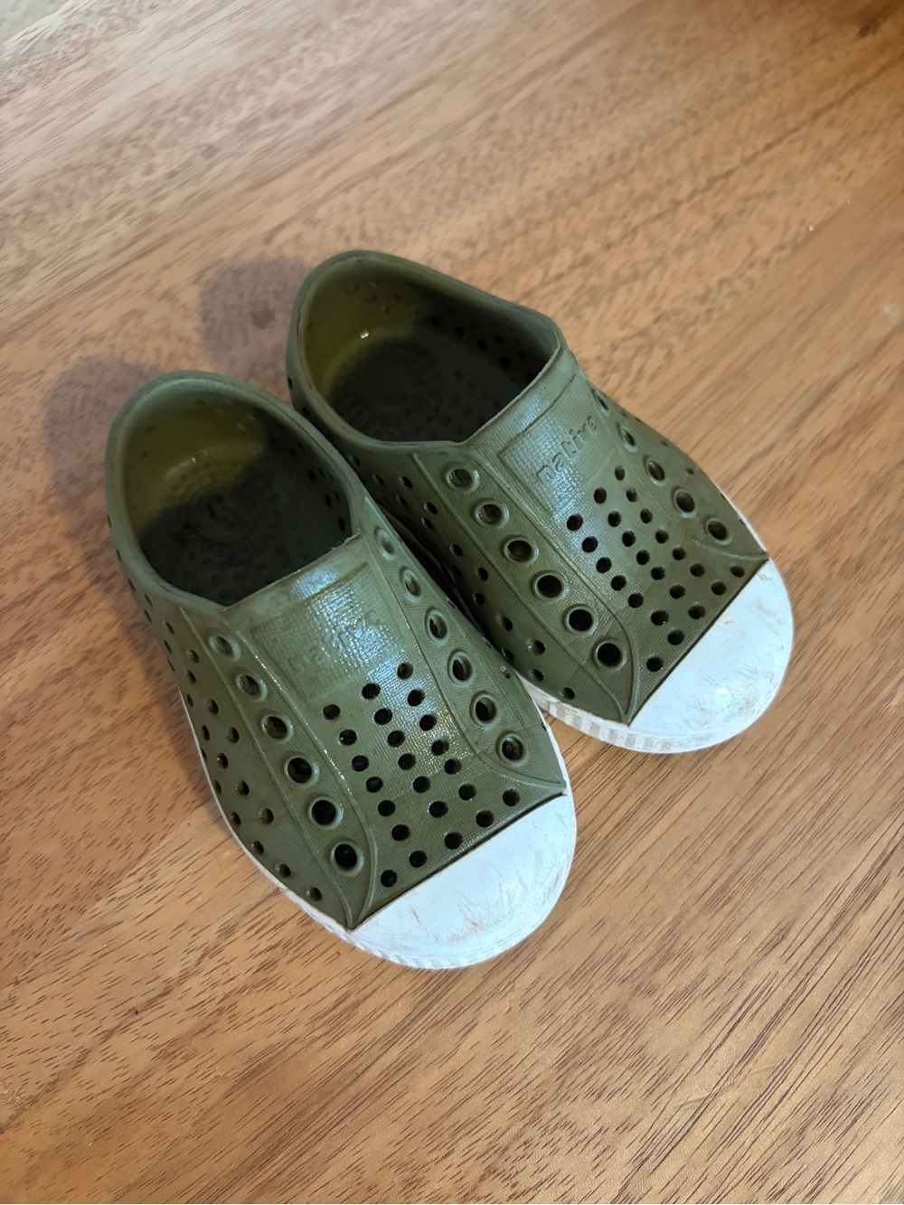 Native sneaker toddler size 5